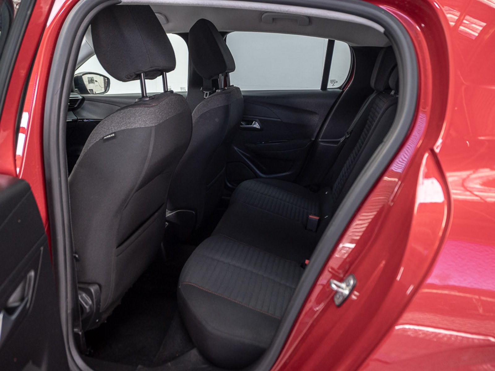 PEUGEOT 208 2024 - Imagen 7 de 17