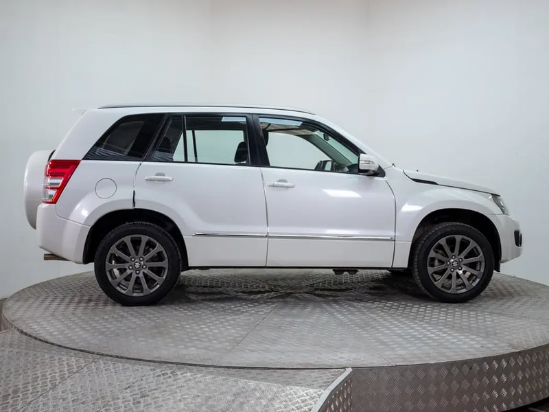 Suzuki GRAND NOMADE 2016 - Imagen 8 de 19