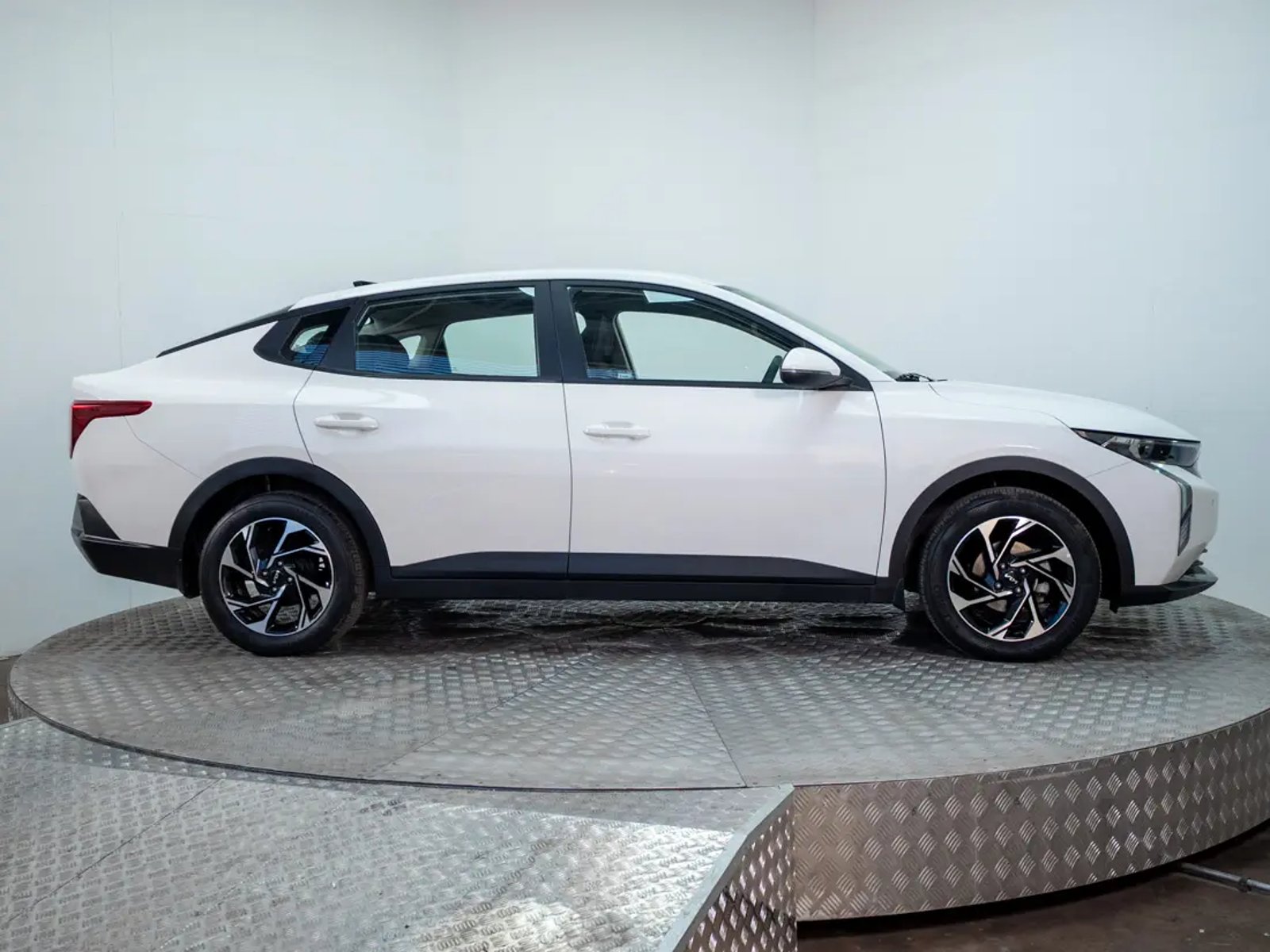 KIA K3 2024 - Imagen 8 de 19