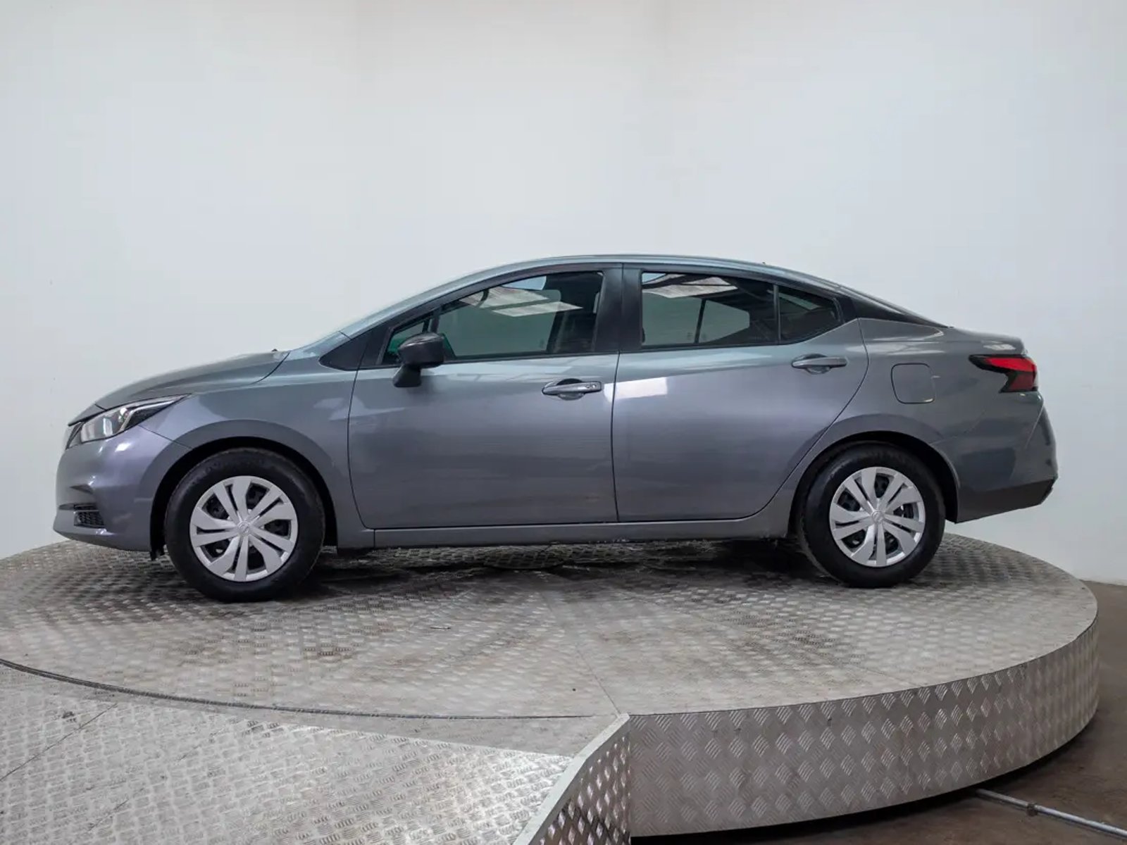 Nissan VERSA 2023 - Imagen 4 de 19