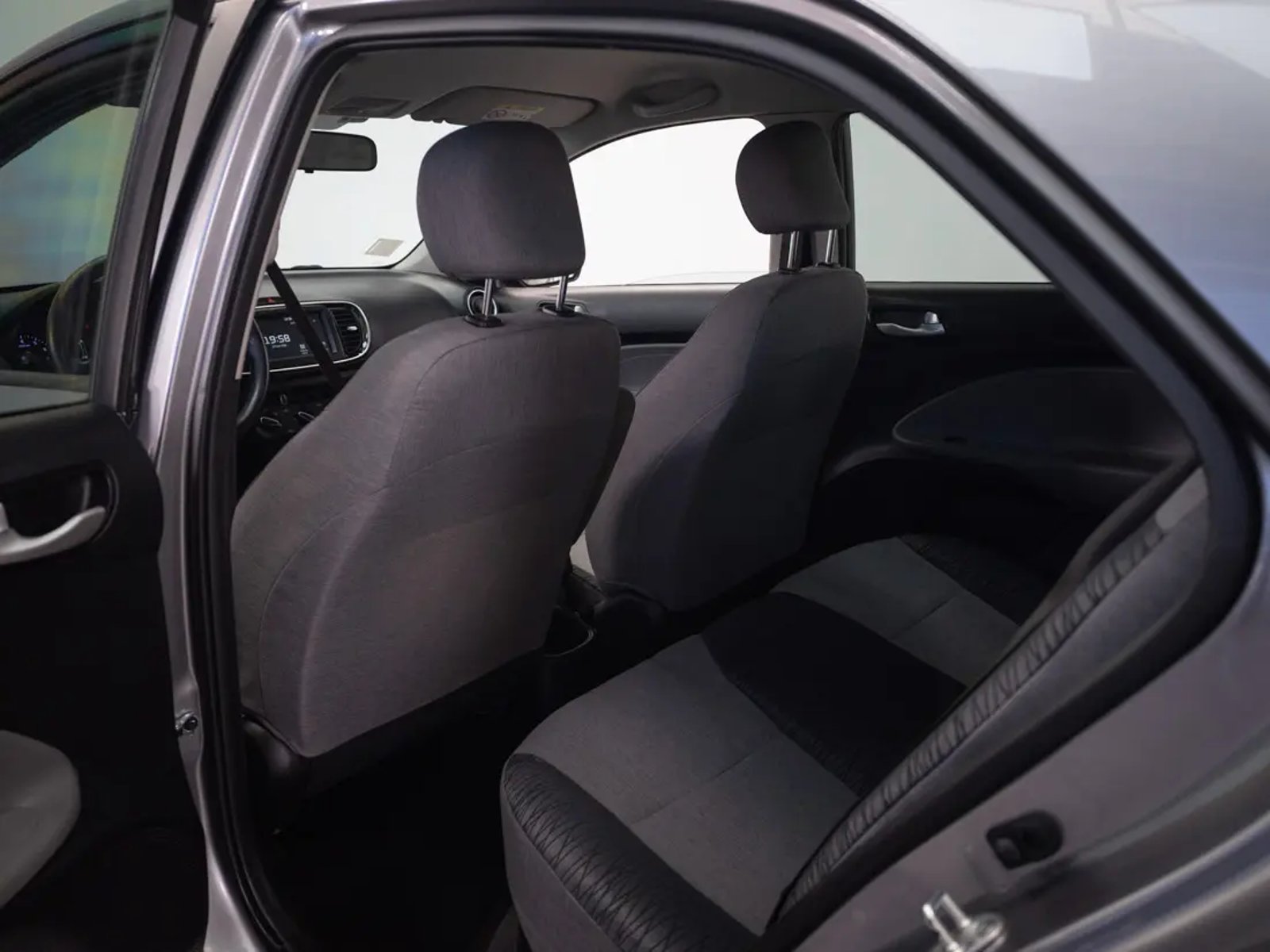 Kia SOLUTO 2023 - Imagen 14 de 20