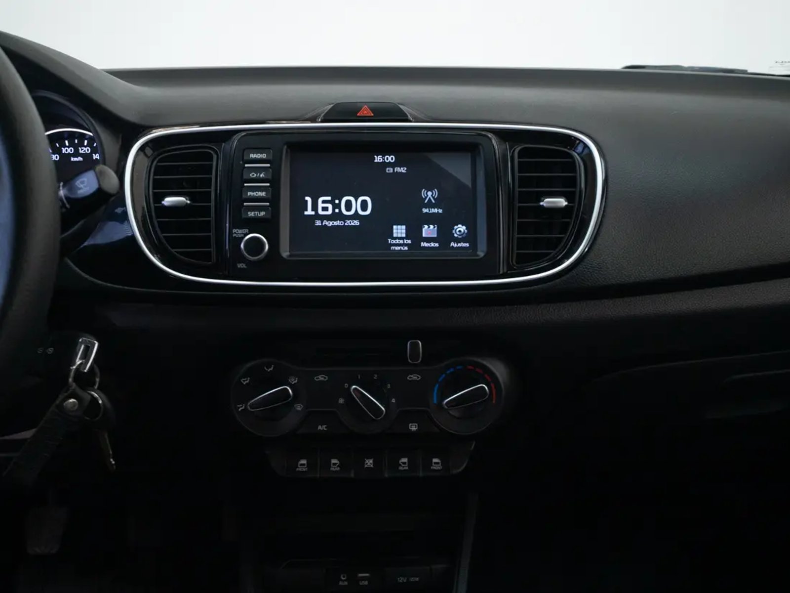 Kia SOLUTO 2024 - Imagen 16 de 18
