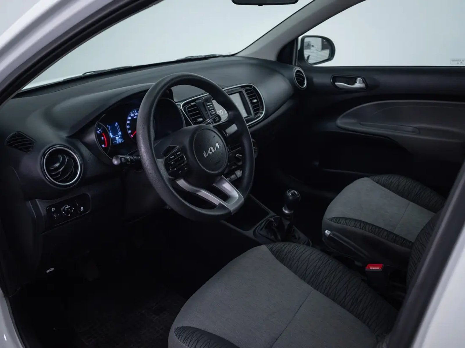 Kia SOLUTO 2024 - Imagen 11 de 20