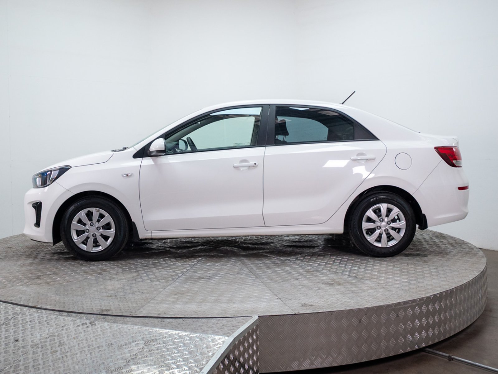 KIA SOLUTO 2023 - Imagen 4 de 18