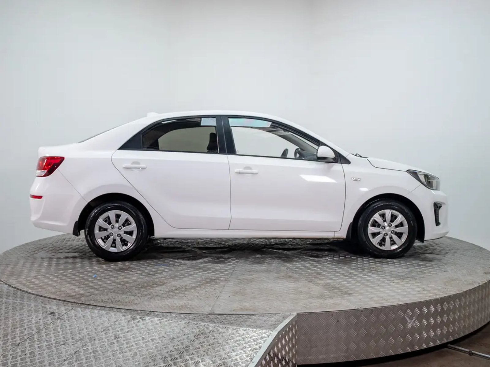 Kia SOLUTO 2022 - Imagen 8 de 20