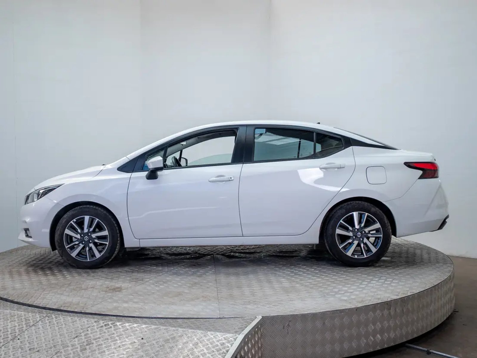 Nissan VERSA 2023 - Foto 4 de 20