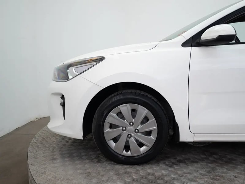 Kia RIO 5 2020 - Imagen 17 de 20