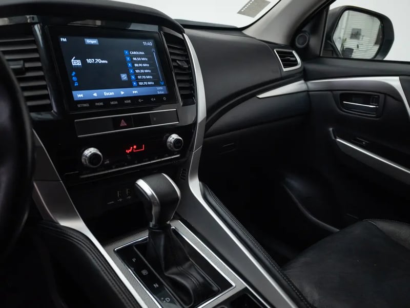 Mitsubishi MONTERO SPORT 2024 - Imagen 12 de 19