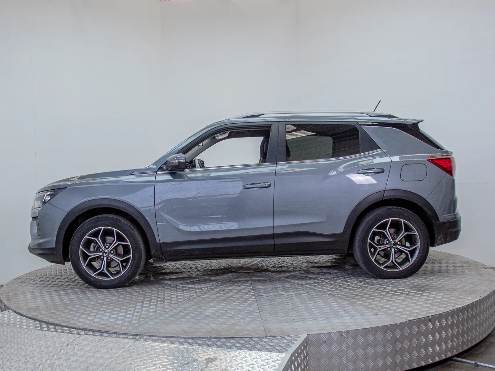 SsangYong KORANDO 2022 - Foto 4 de 17