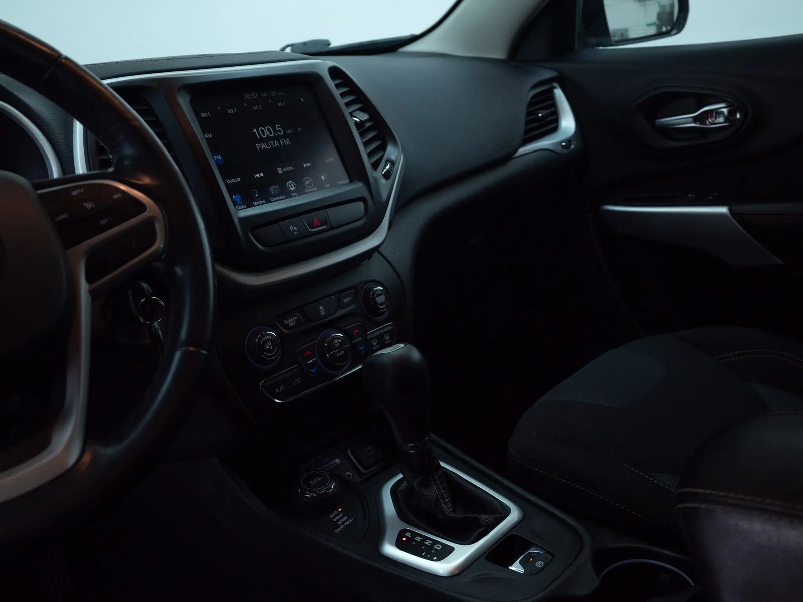 JEEP CHEROKEE 2018 - Imagen 15 de 18