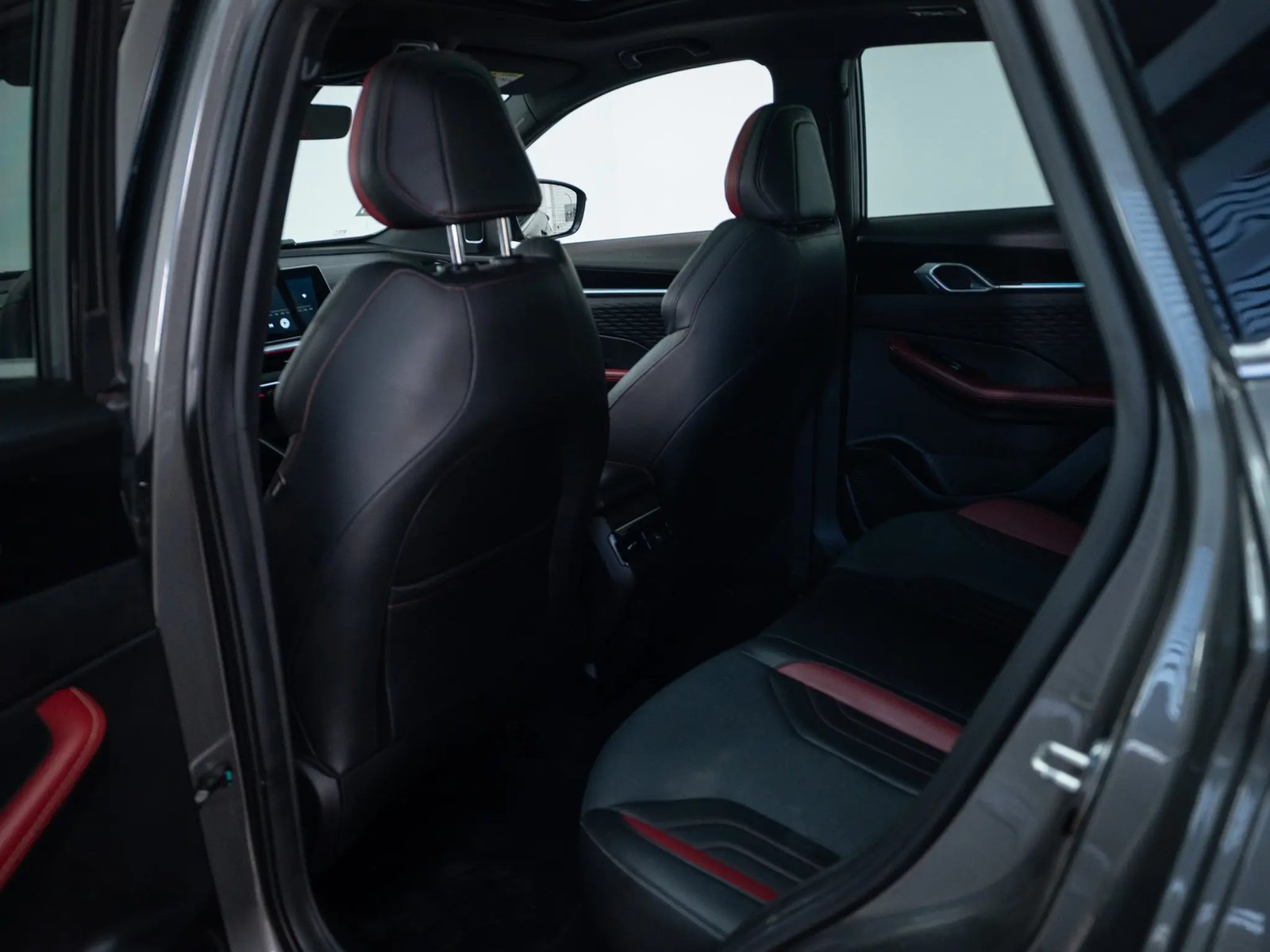 GEELY COOLRAY 2024 - Imagen 15 de 18