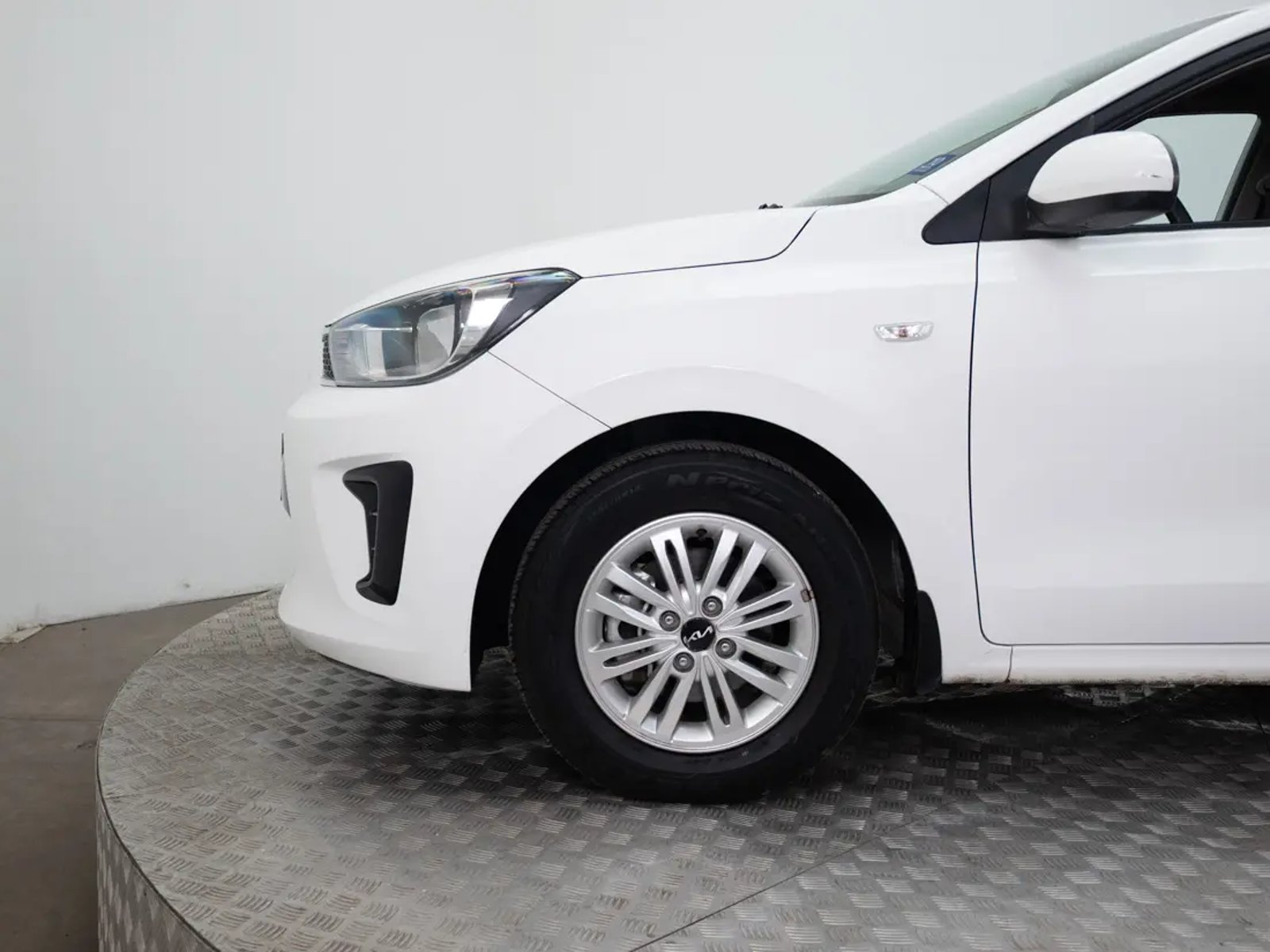 Kia SOLUTO 2024 - Imagen 17 de 20