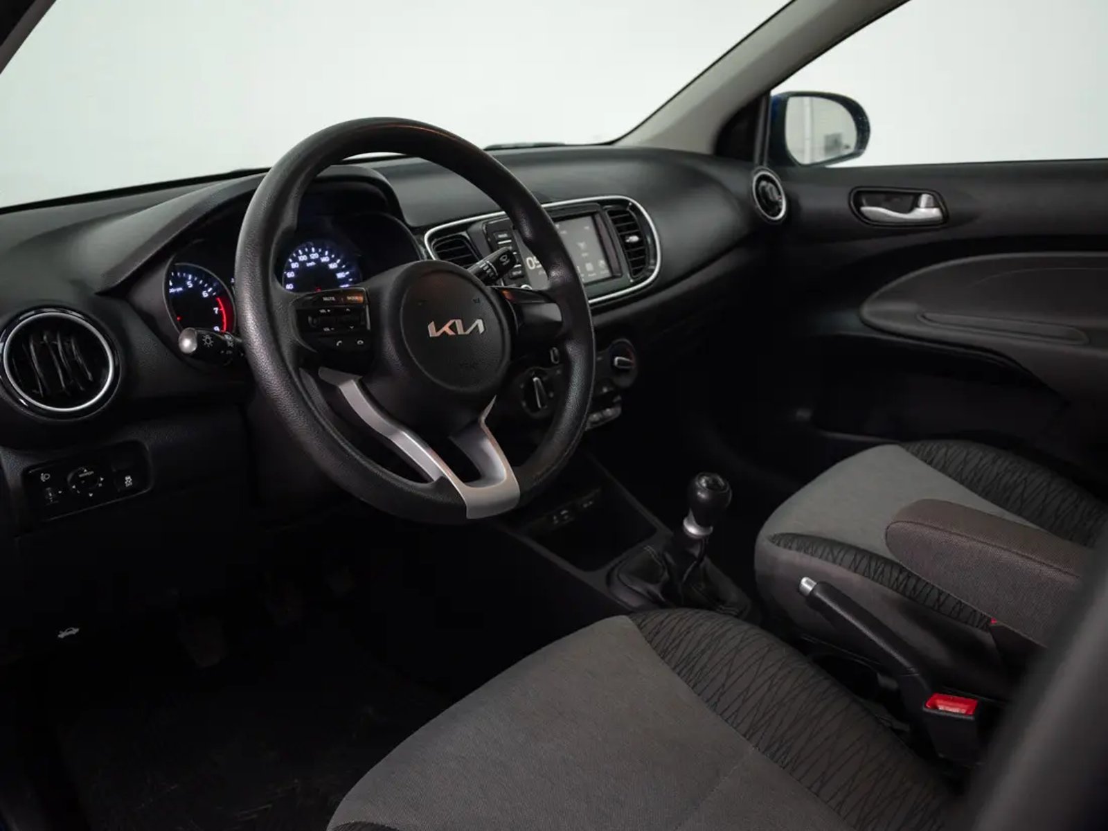 Kia SOLUTO 2025 - Imagen 11 de 20