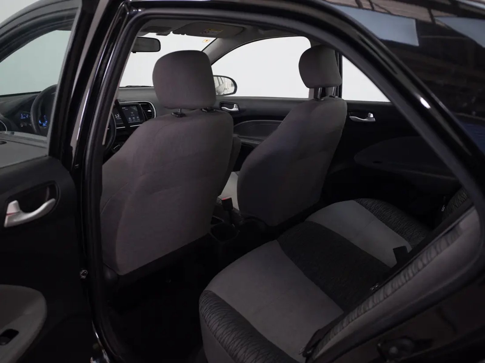 Kia SOLUTO 2024 - Imagen 14 de 20