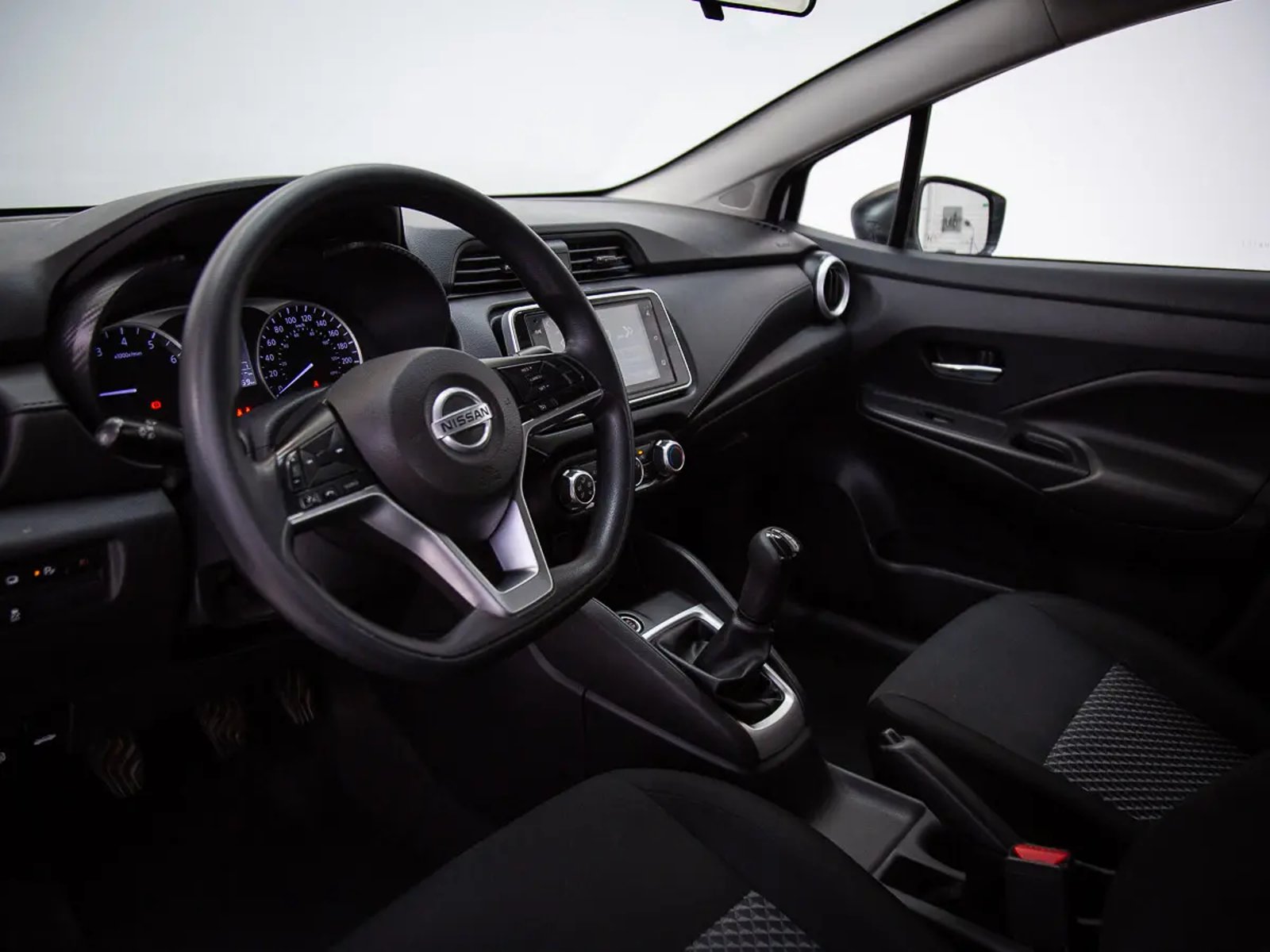 NISSAN VERSA 2023 - Imagen 14 de 17