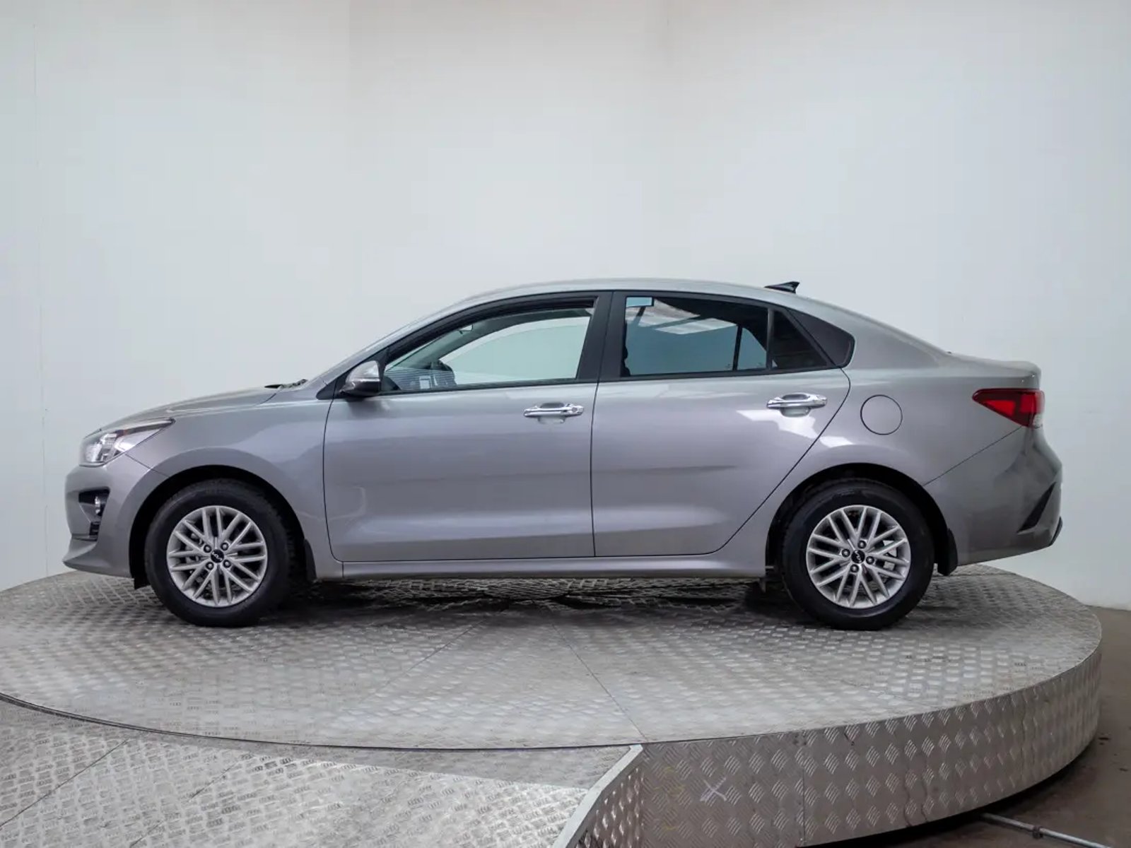 Kia RIO 4 2023 - Foto 4 de 19