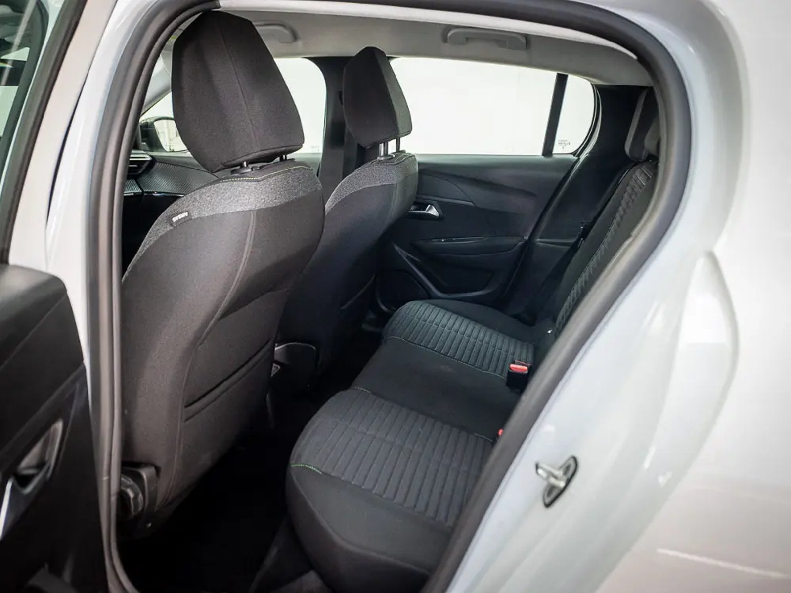 PEUGEOT 208 2025 - Imagen 12 de 13