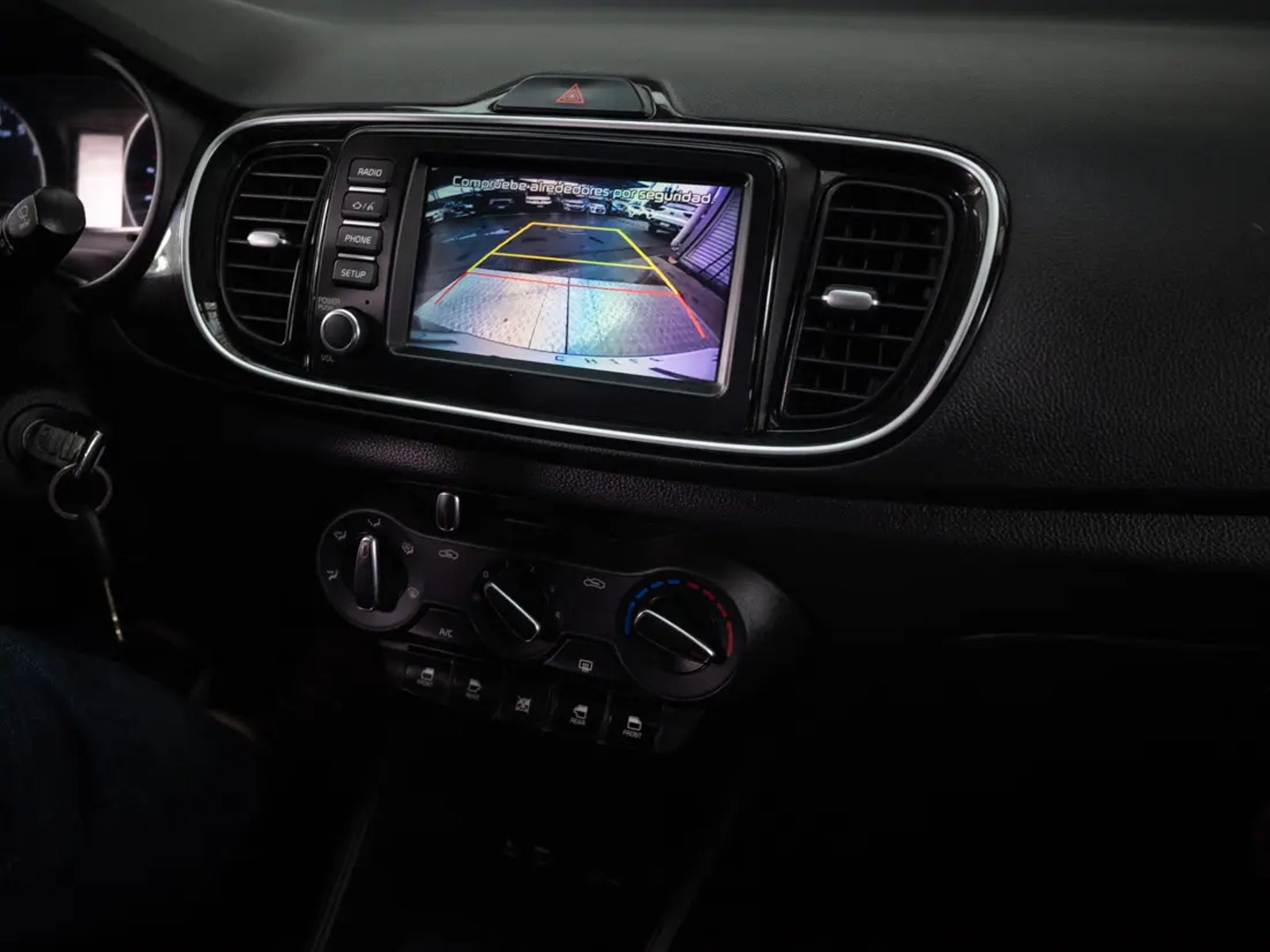 Kia SOLUTO 2025 - Imagen 19 de 20