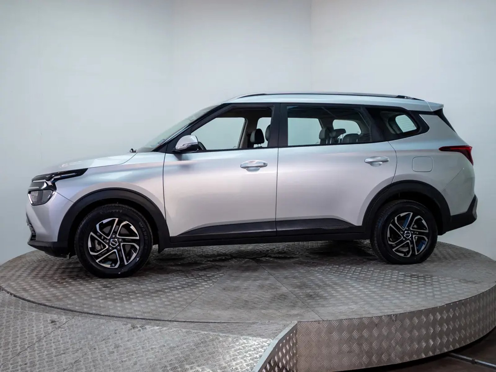 Kia CARENS 2023 - Foto 4 de 20