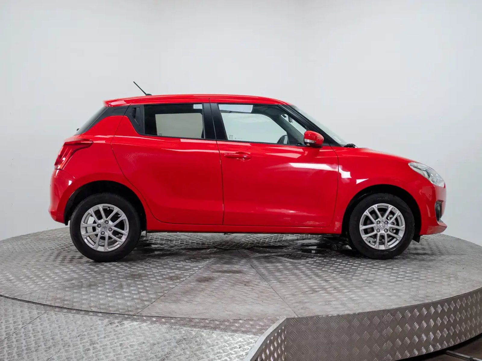 Suzuki SWIFT 2023 - Foto 2 de 19