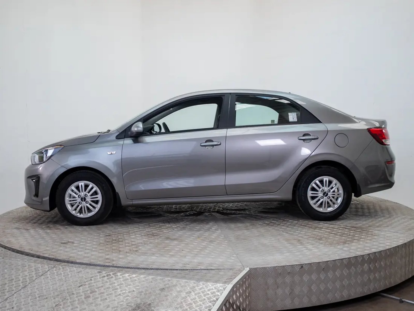 Kia SOLUTO 2024 - Foto 4 de 20