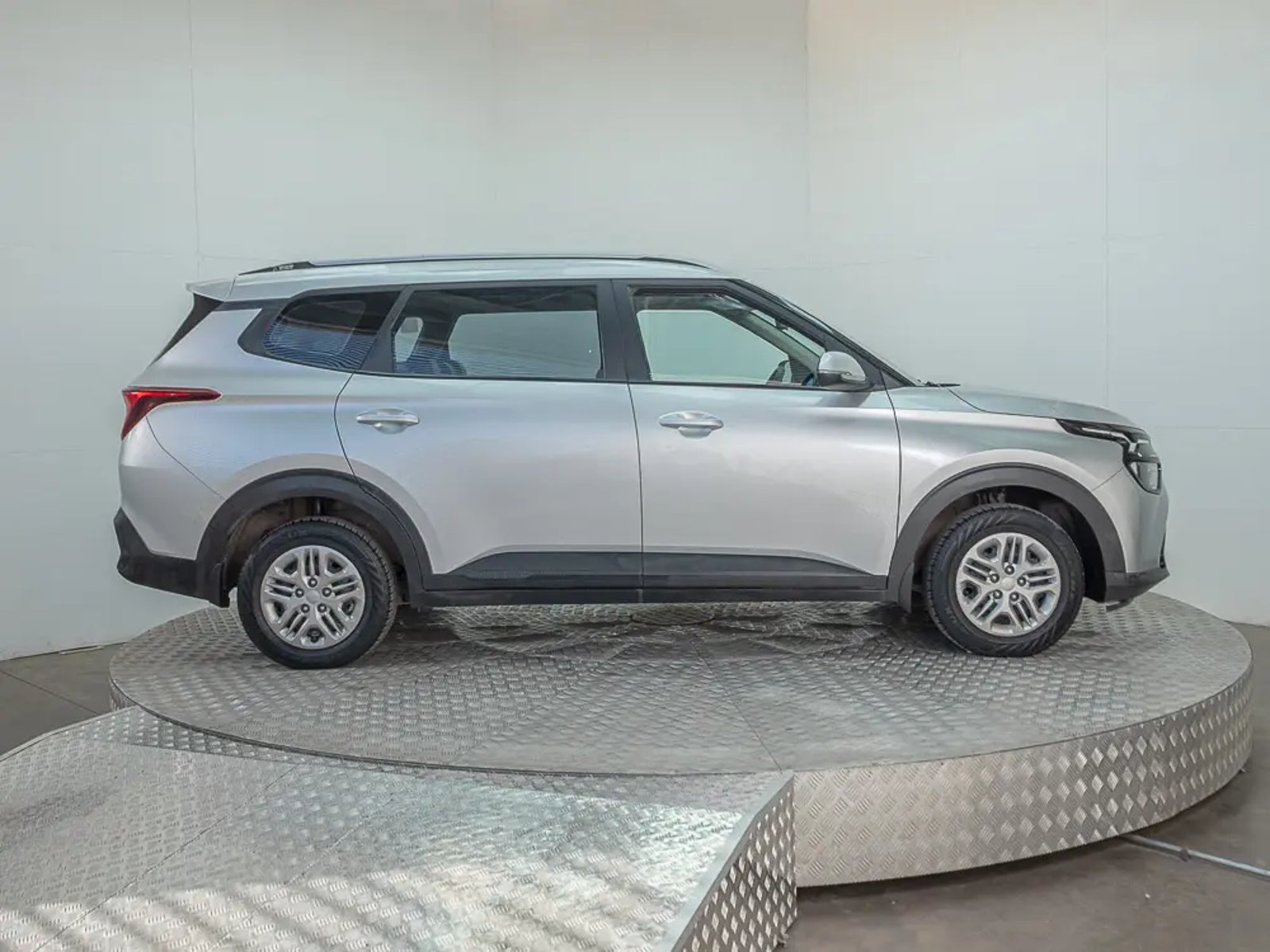 KIA CARENS 2023 - Imagen 8 de 15