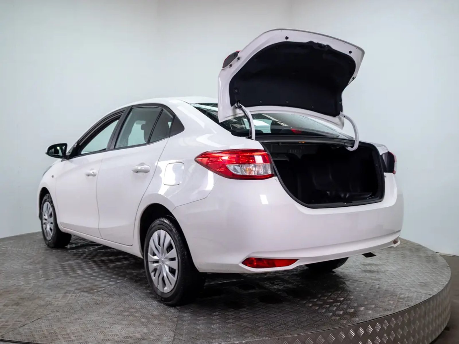 Toyota YARIS 2022 - Imagen 10 de 20