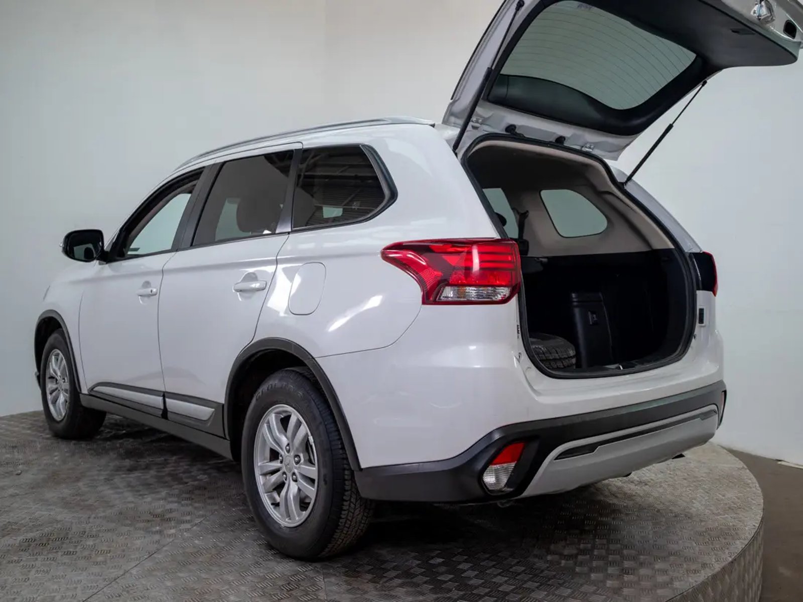 Mitsubishi OUTLANDER 2022 - Imagen 10 de 20