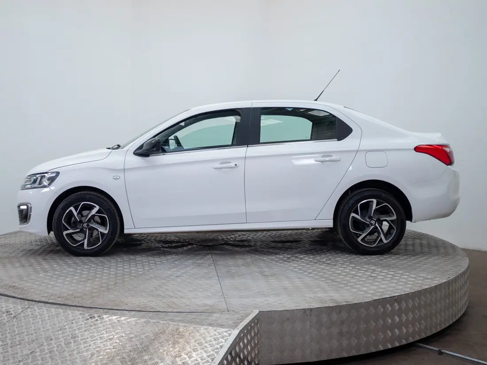 Citroën C-ELYSEE 2024 - Imagen 4 de 19
