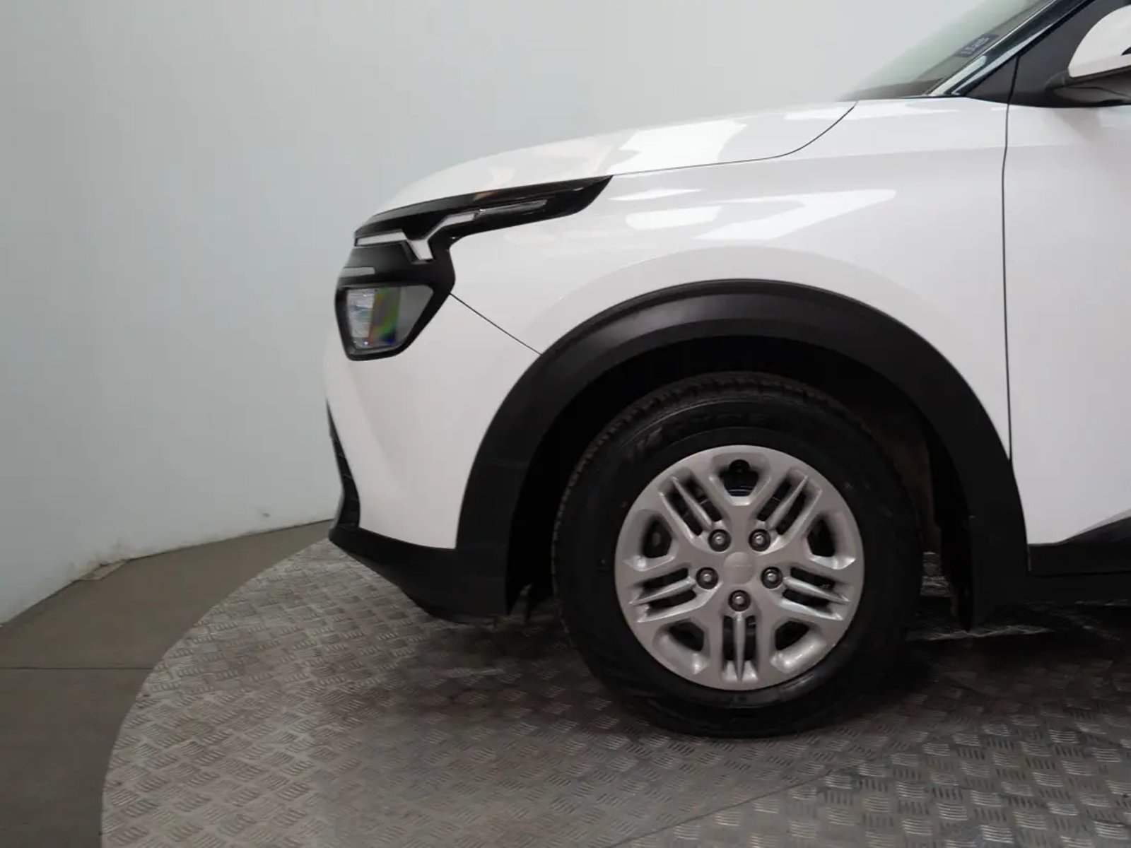 Kia CARENS 2023 - Imagen 18 de 20