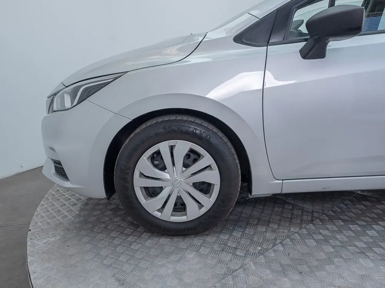 NISSAN VERSA 2023 - Imagen 8 de 15