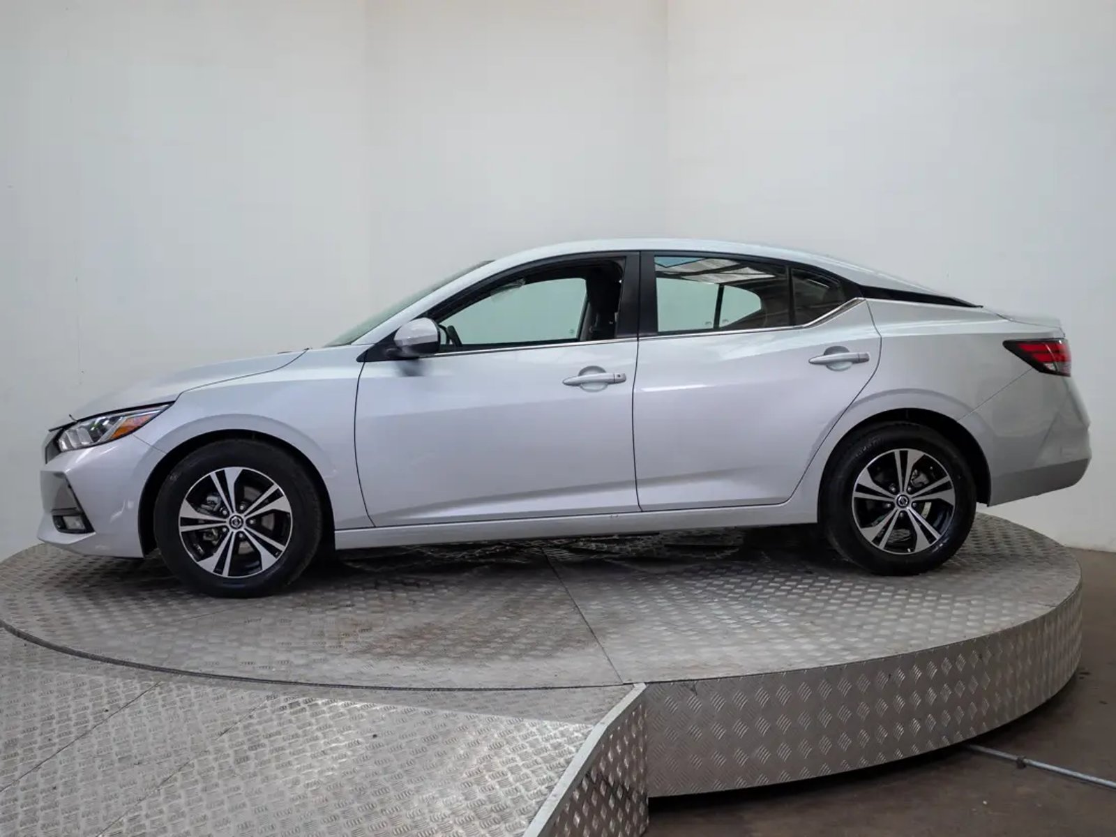 Nissan SENTRA 2023 - Foto 4 de 19