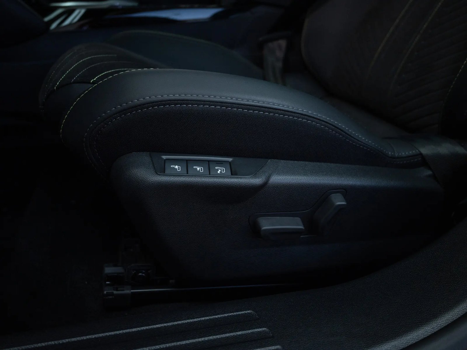 PEUGEOT 2008 2025 - Imagen 16 de 18