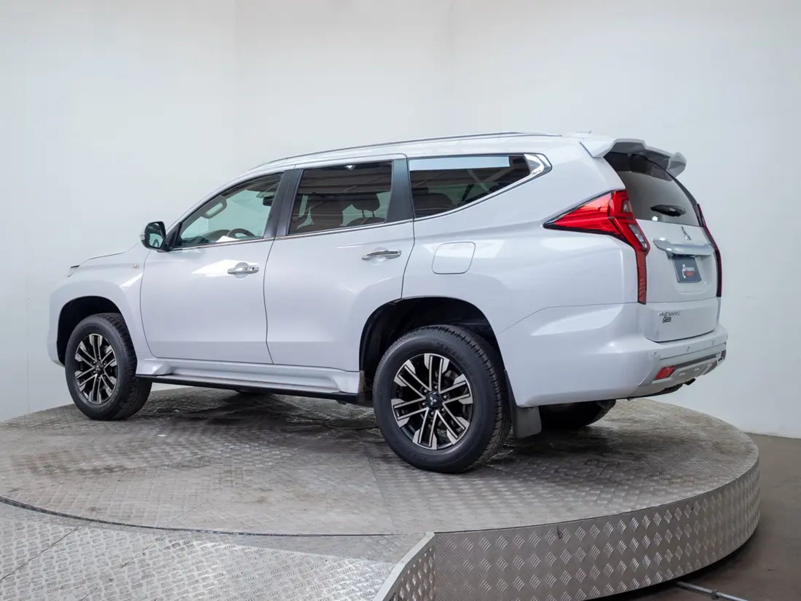 Mitsubishi MONTERO SPORT 2024 - Foto 5 de 19