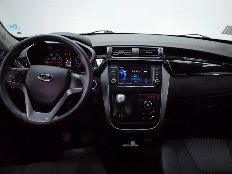 Mahindra KUV100 2021 - Imagen 15 de 18