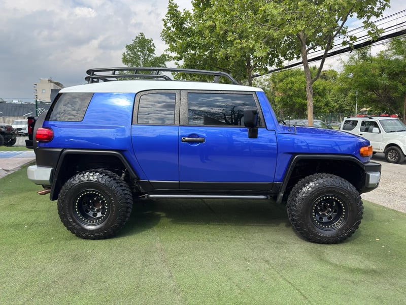 Toyota FJ Cruiser Limited 2010 - Imagen 8 de 18