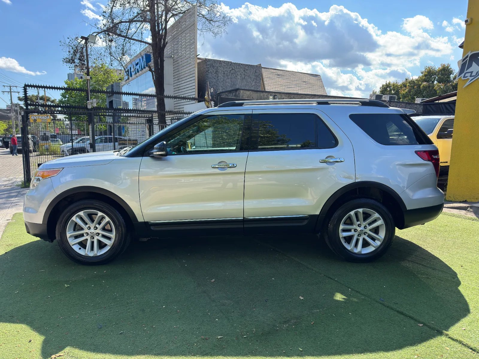Ford Explorer XLT 2014 - Foto 4 de 18