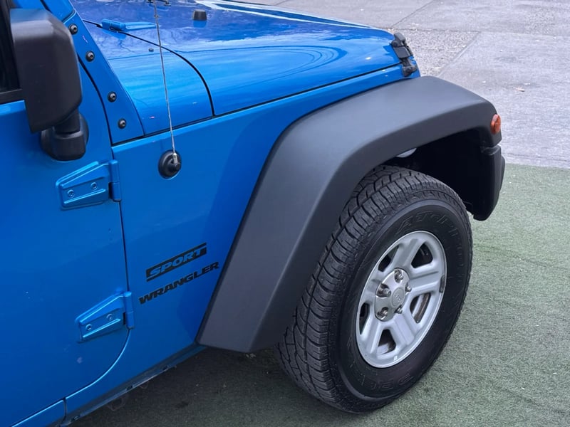 Jeep Wrangler JK Sport CRD 2015 - Imagen 10 de 15