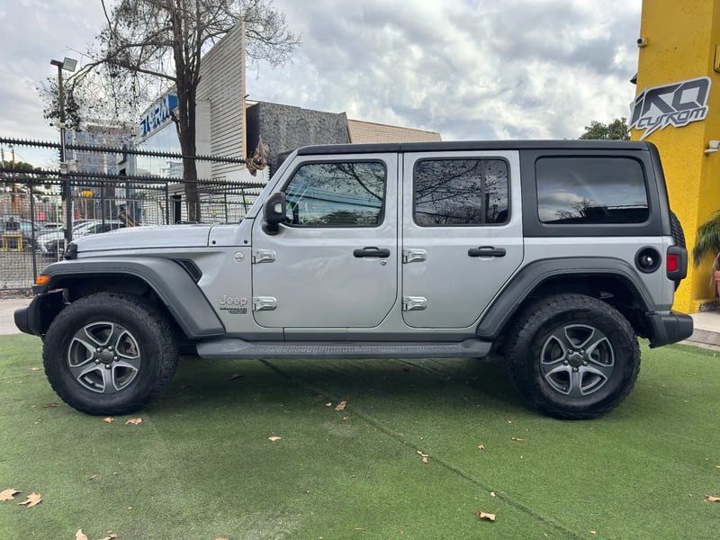 Jeep Wrangler JLU Sport 2020 - Imagen 4 de 16