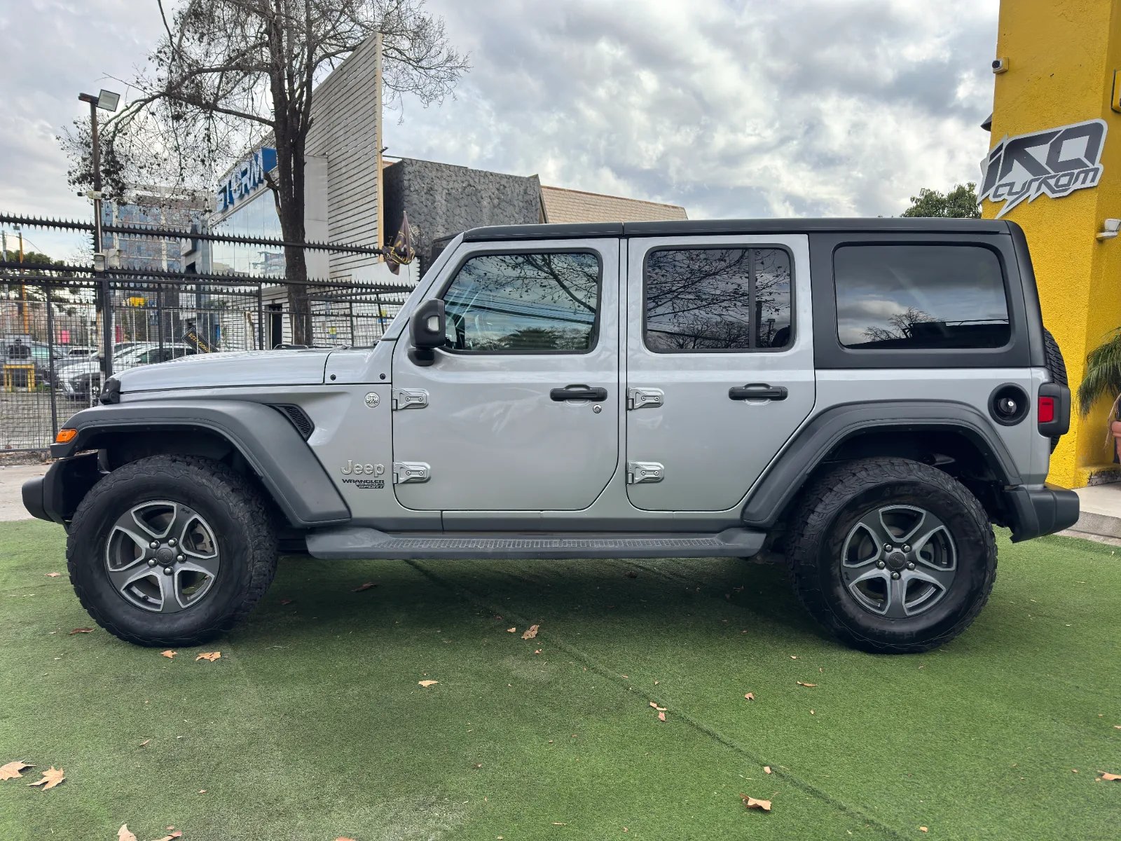 Jeep Wrangler JLU Sport 2020 - Imagen 4 de 19