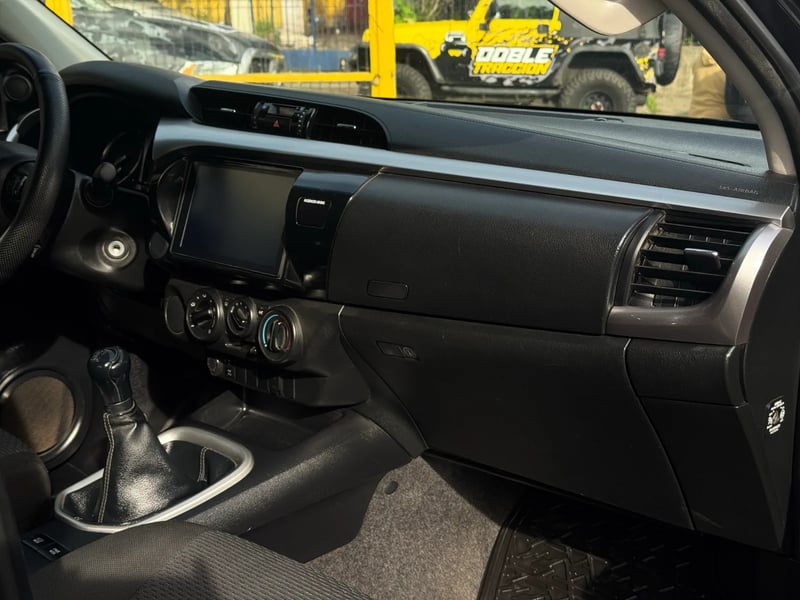 Toyota Hilux SR 2022 - Imagen 17 de 19