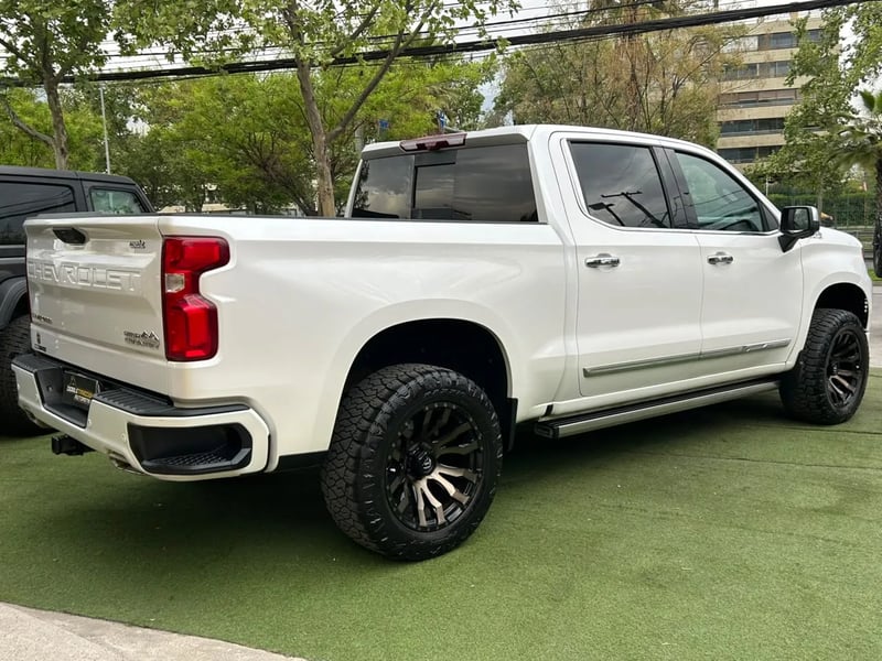 Chevrolet Silverado High Country Duramax IVA INCLUIDO 2025 - Imagen 11 de 18