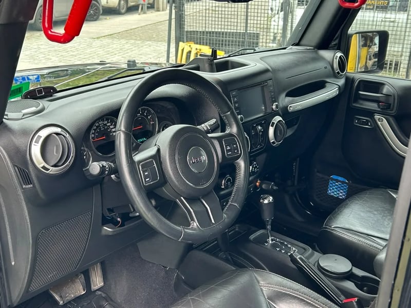 Jeep WRANGLER UNLTD SAHARA 2015 - Imagen 13 de 18