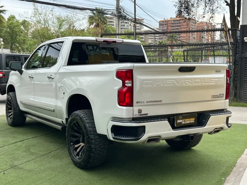 Chevrolet Silverado High Country Duramax IVA INCLUIDO 2025 - Imagen 7 de 18