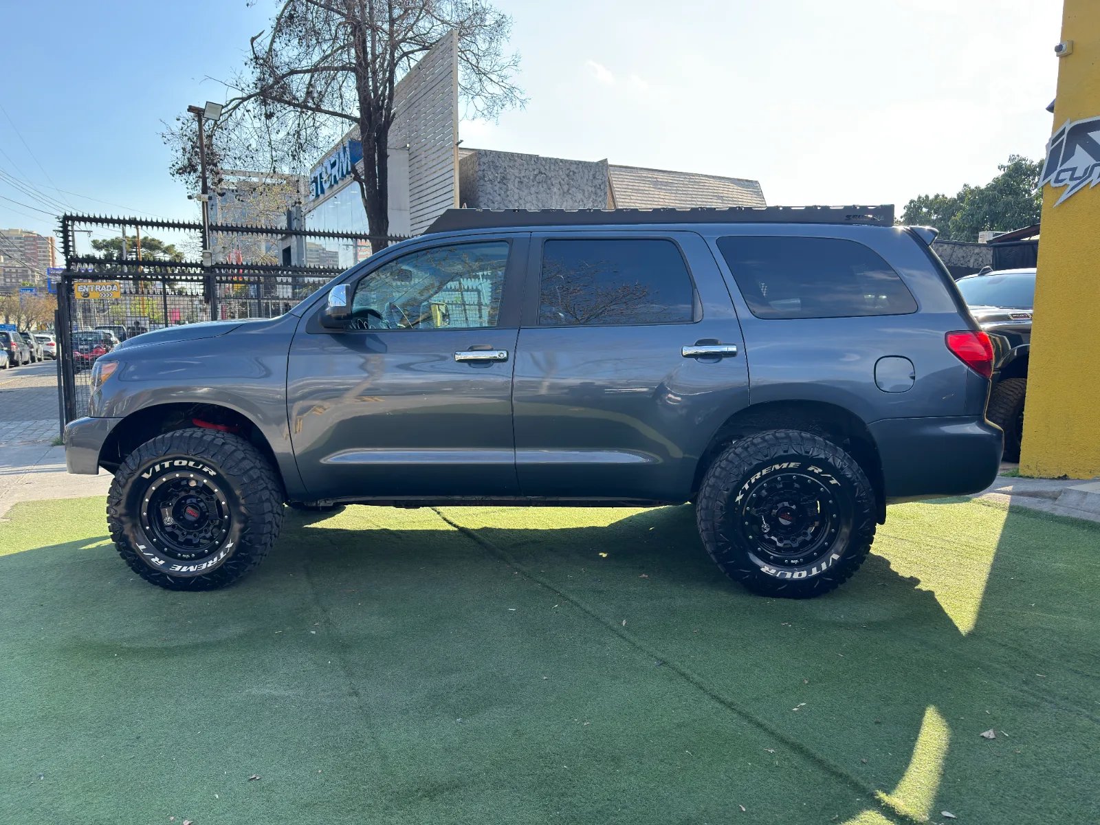 Toyota Sequoia Limited 2011 - Imagen 10 de 17