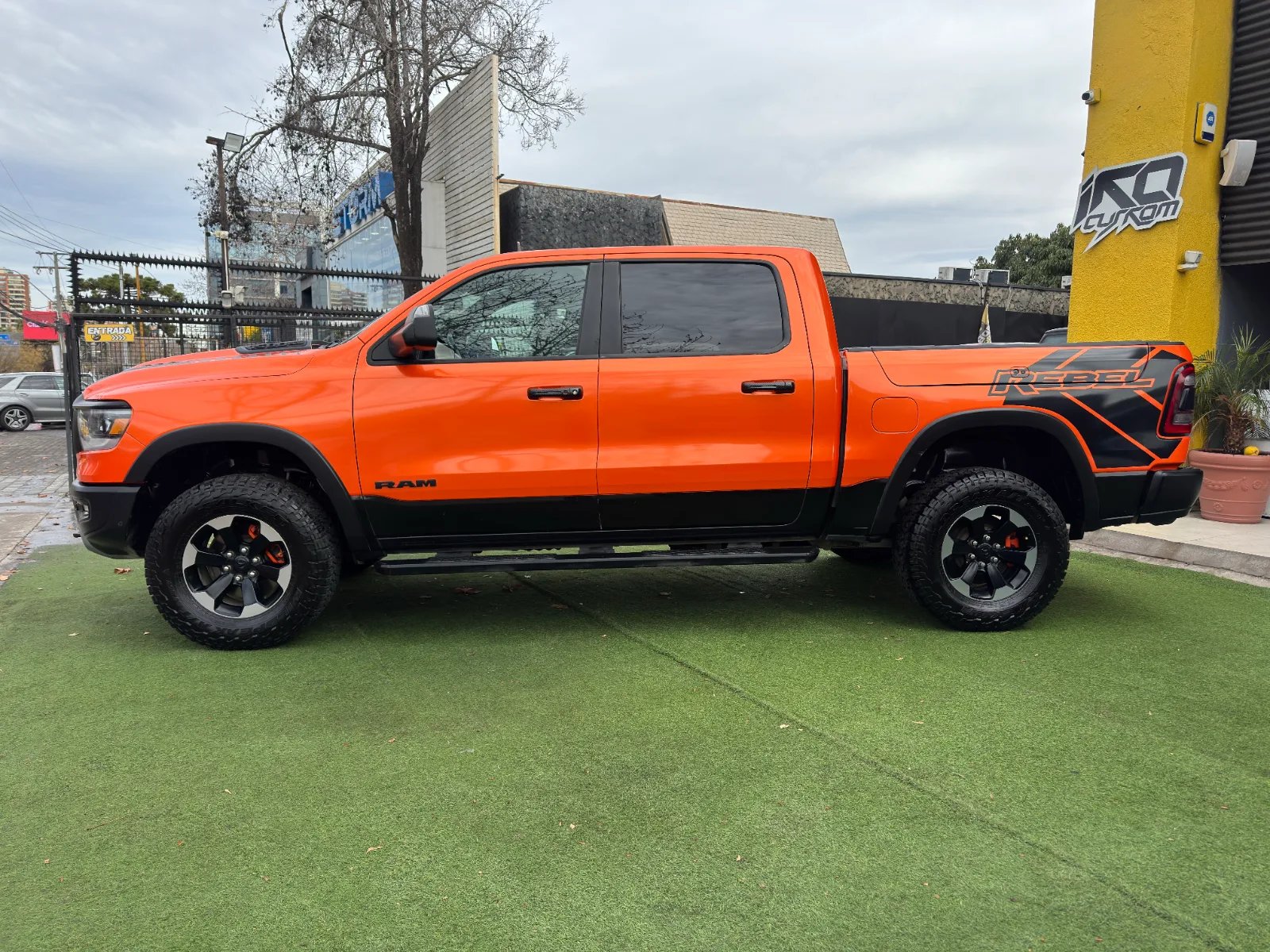 RAM 1500 Rebel 2020 - Foto 4 de 20