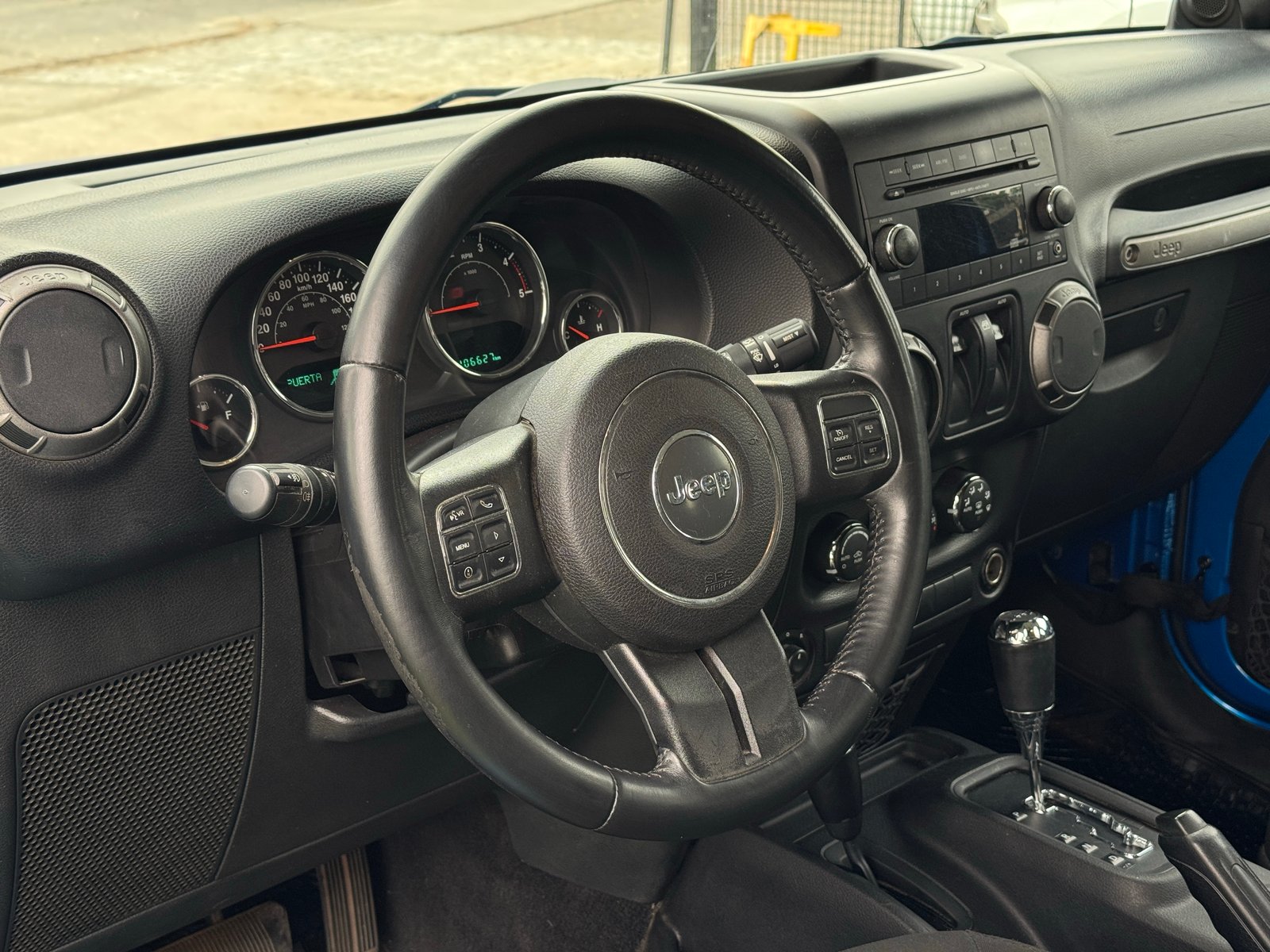 Jeep Wrangler JK Sport CRD 2015 - Imagen 13 de 17