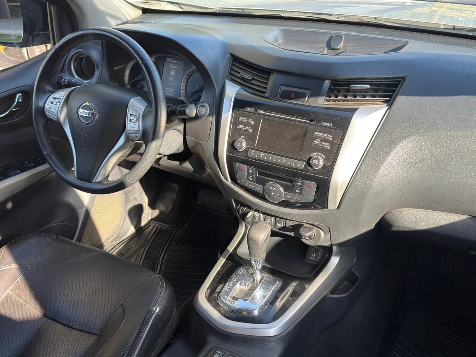 NISSAN NP300 DCAB LE 4X4 2.3 AUT 2019 - Imagen 12 de 12