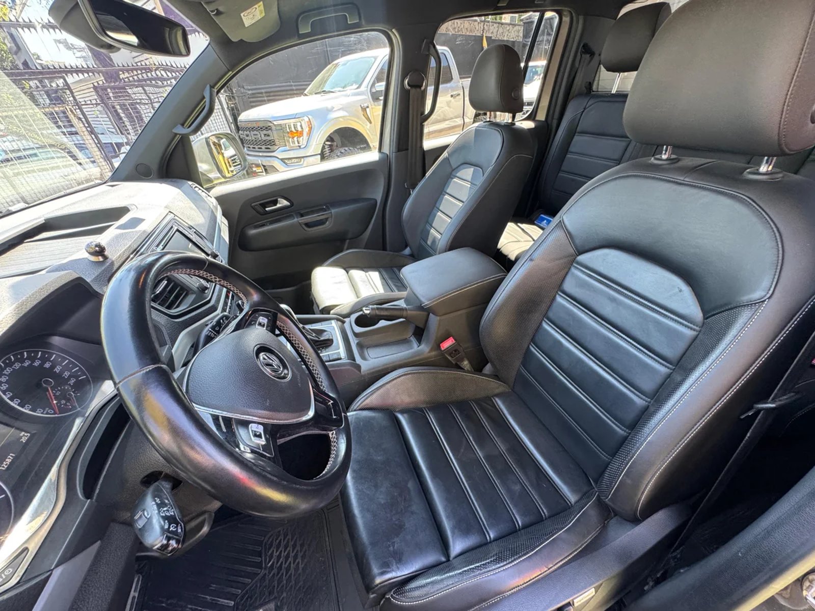 VOLKSWAGEN AMAROK 3.0 AUT 2023 - Imagen 11 de 14