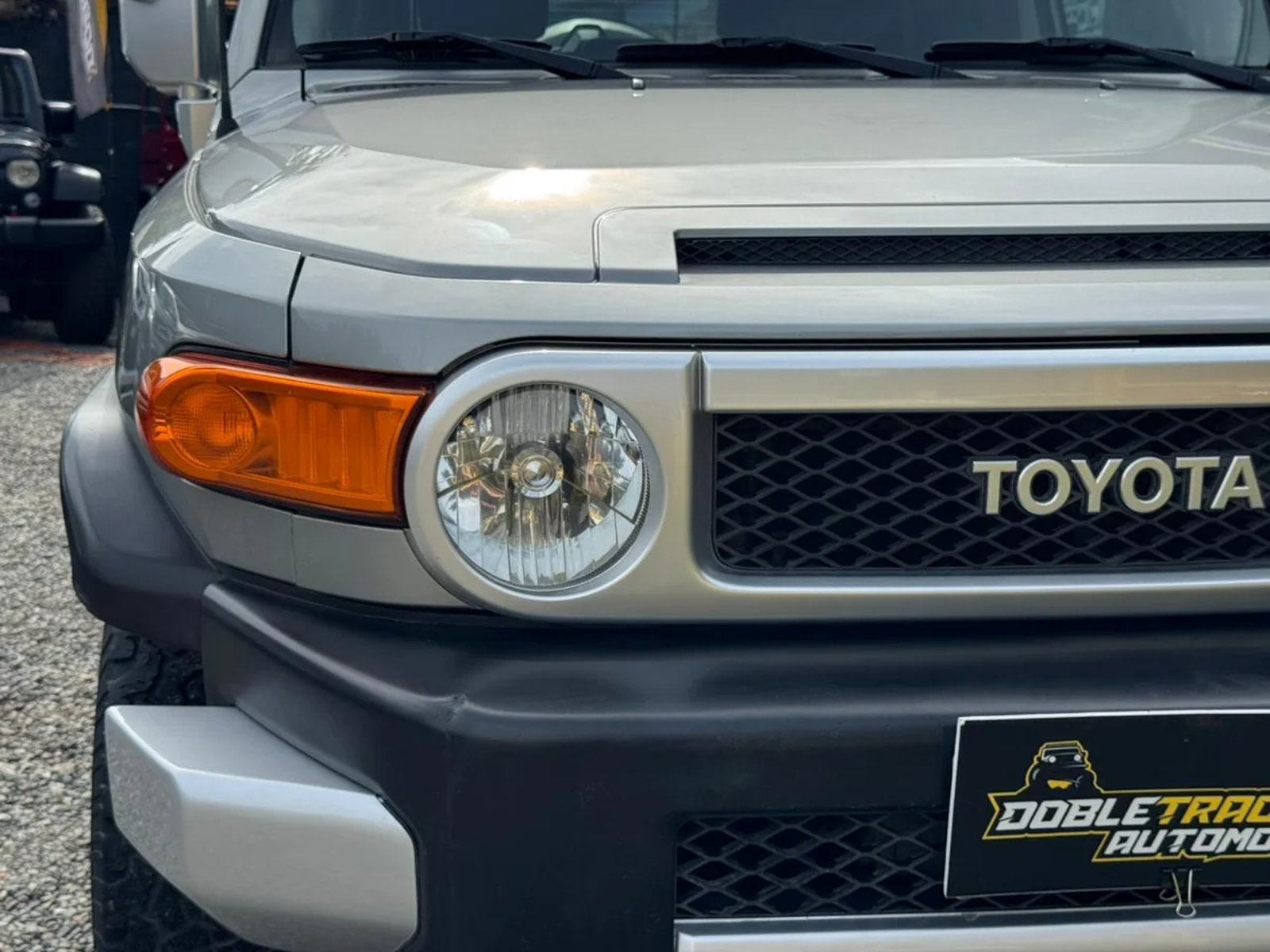 Toyota 4 RUNNER 4.0 AUT 2009 - Foto 3 de 13